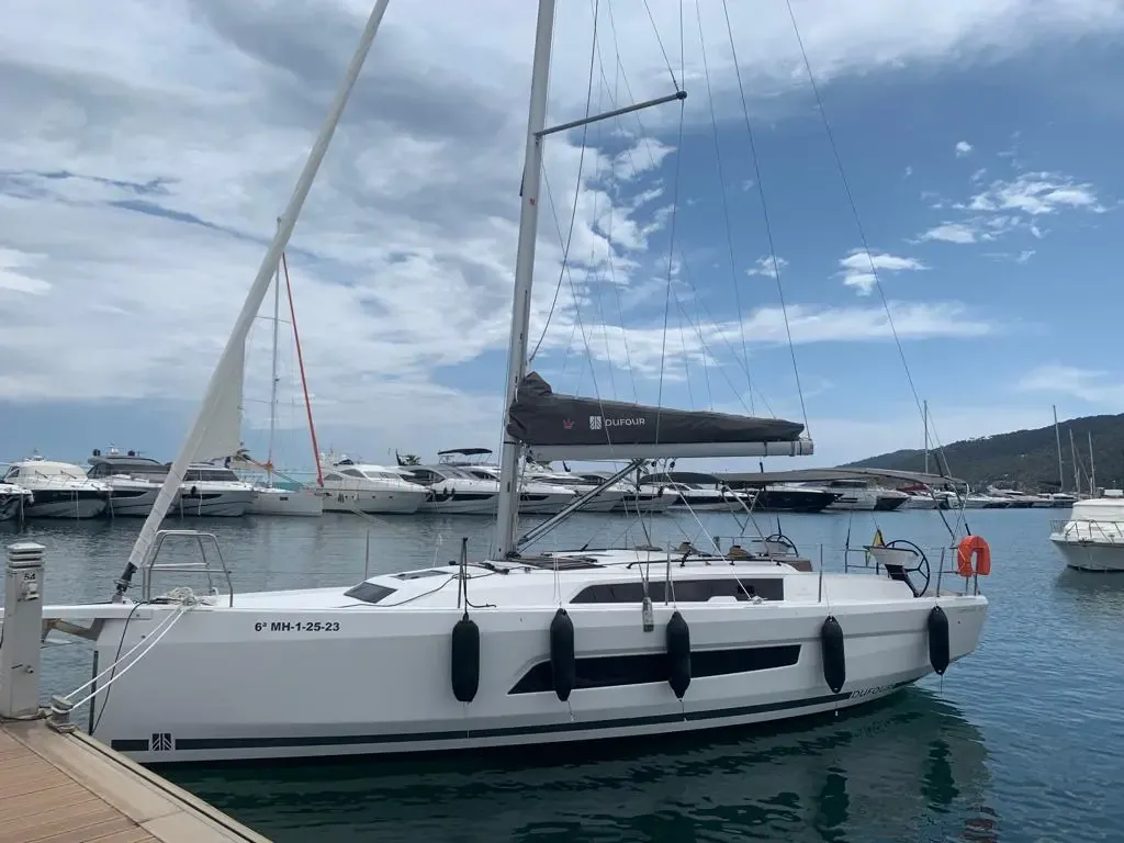 Dufour 37 (2023)