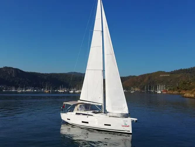 Dufour 390 (2022)